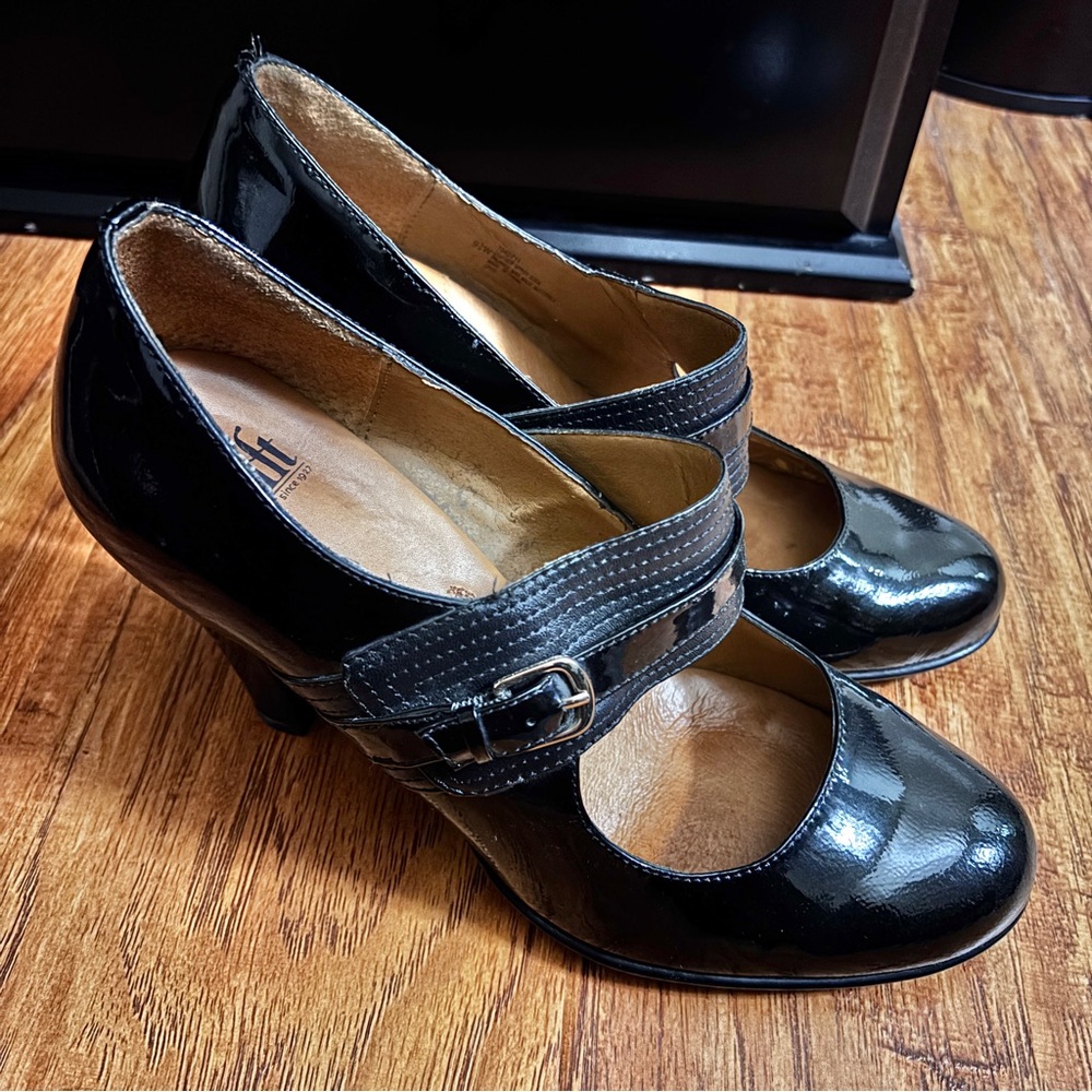 Sofft Black Patent Mary Jane Heels